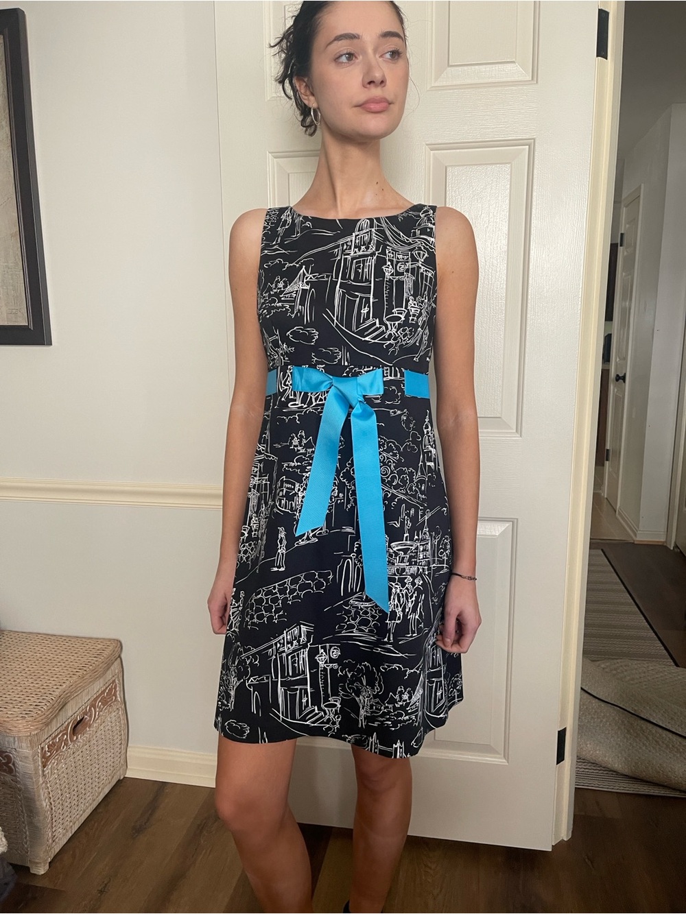 Jessica Howard Sleeveless Black&White Cityscape Pattern Dress Blue Ribbon Tie 6